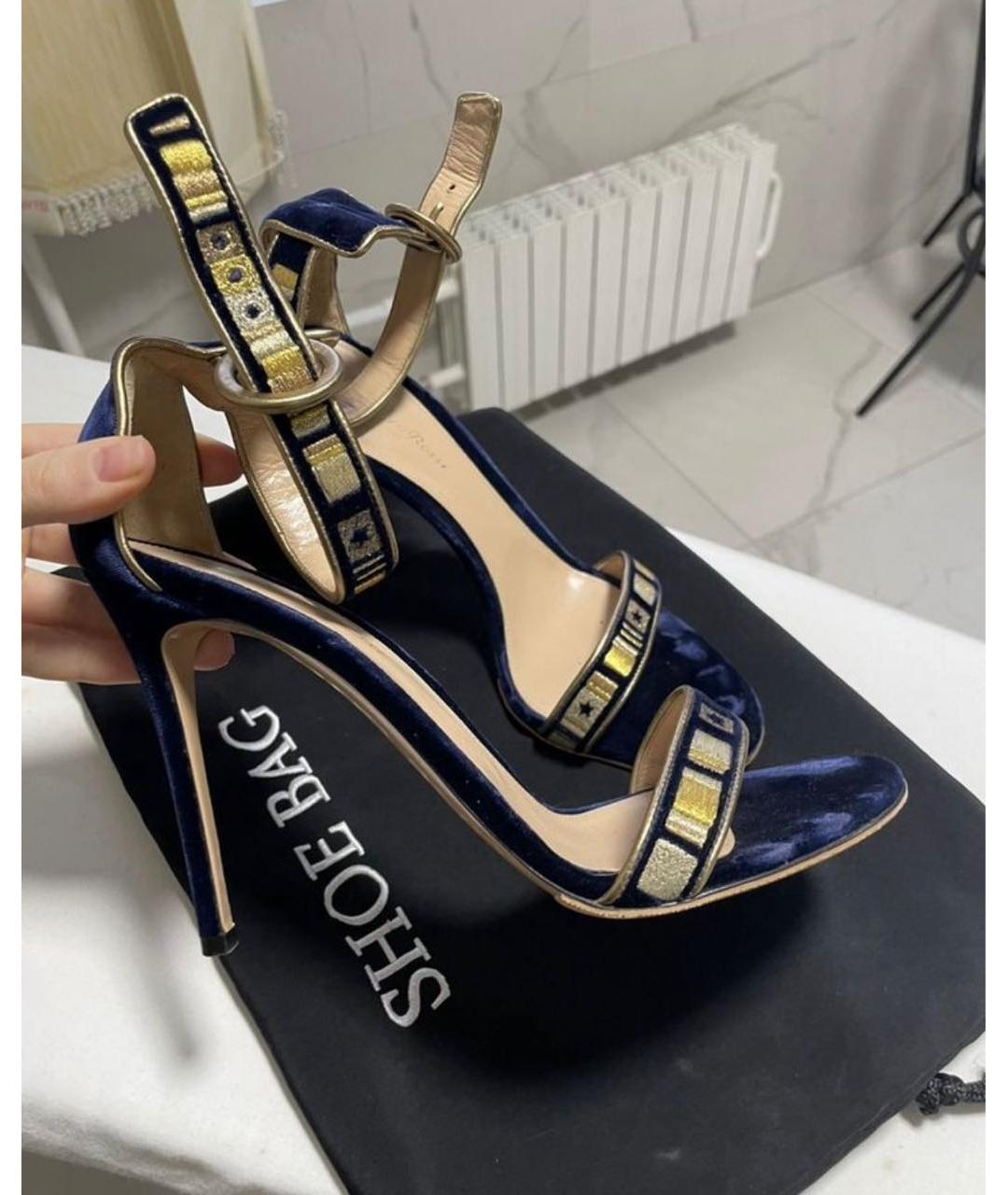 GIANVITO ROSSI Темно-синие бархатные босоножки, фото 7