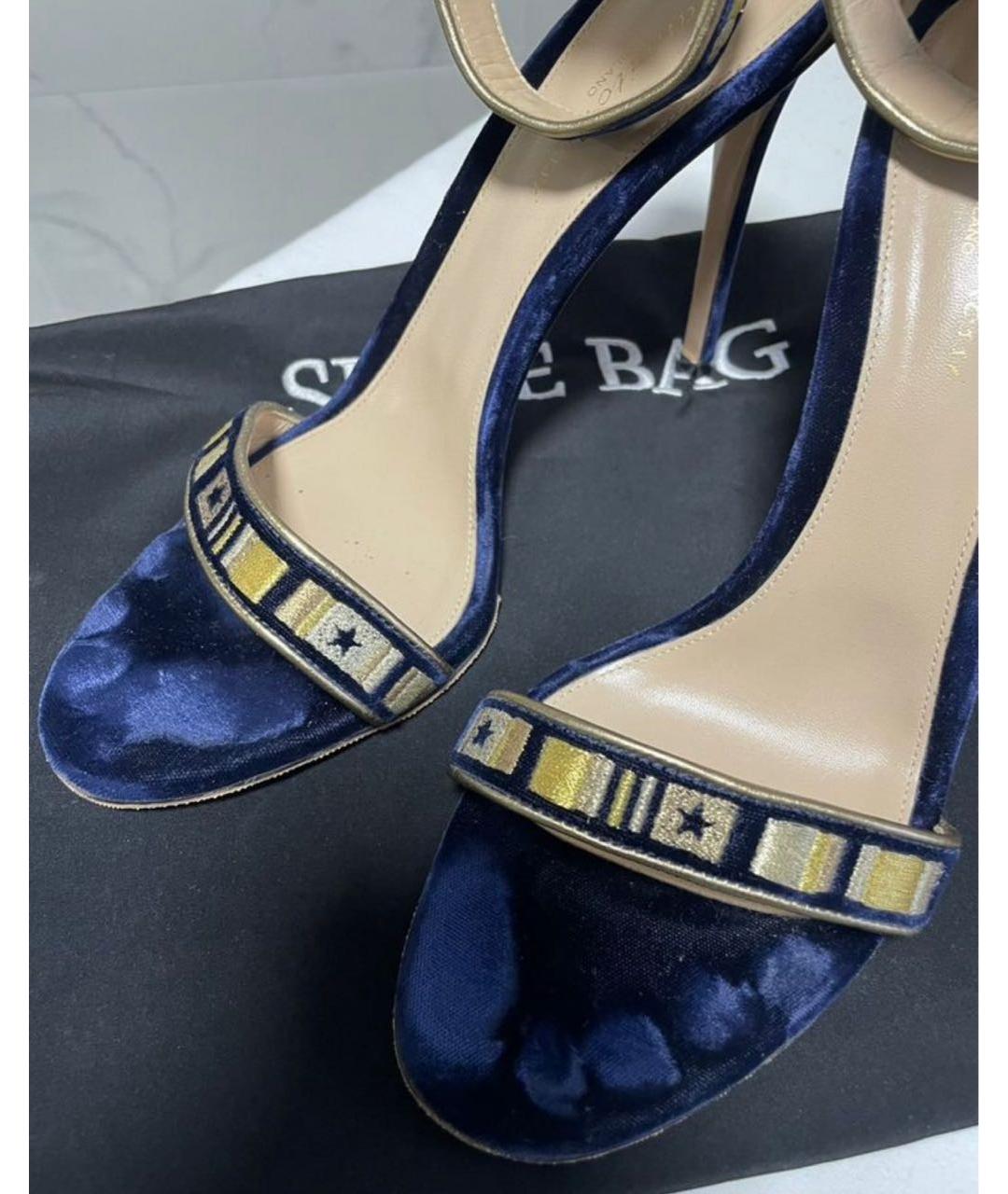 GIANVITO ROSSI Темно-синие бархатные босоножки, фото 4