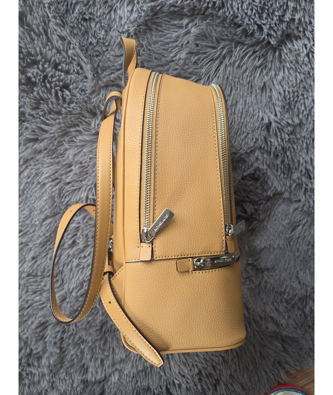 MICHAEL KORS Бежевый кожаный рюкзак, фото 5