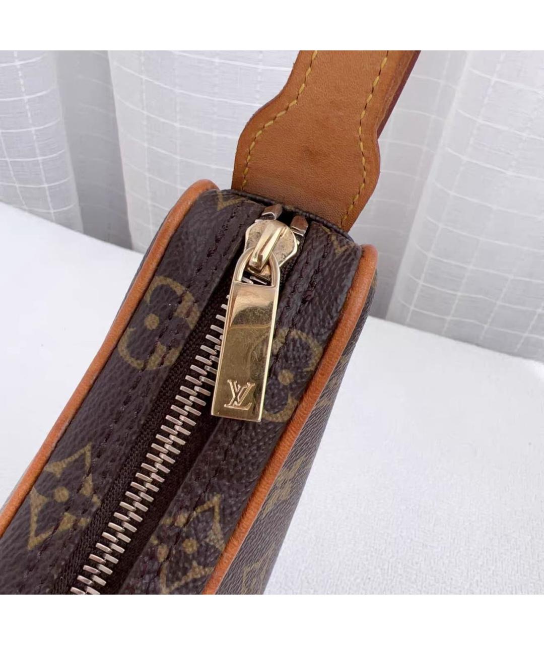 LOUIS VUITTON Коричневая кожаная сумка с короткими ручками, фото 6