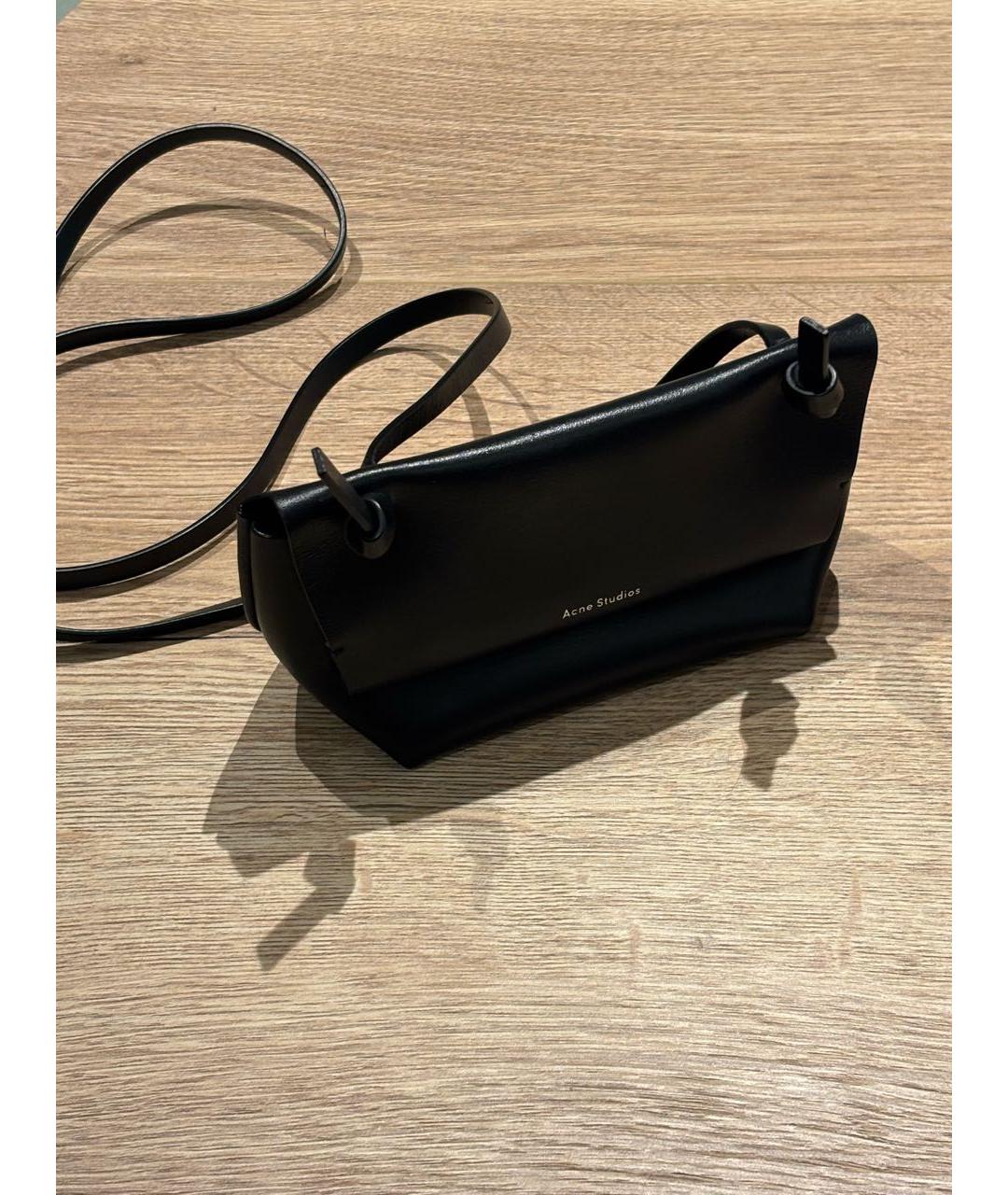 ACNE STUDIOS Черная кожаная сумка через плечо, фото 2