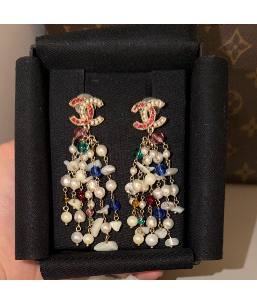 CHANEL Белые серебряные серьги, фото 3