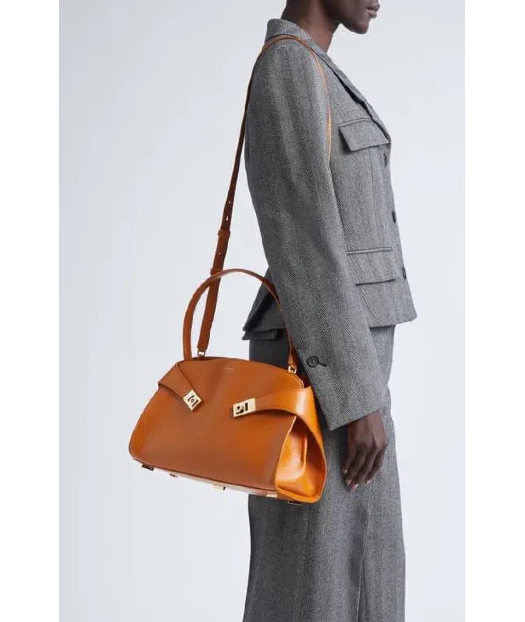 FERRAGAMO Оранжевая кожаная сумка с короткими ручками, фото 2