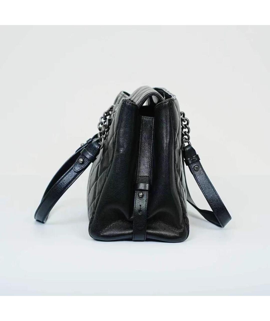 CHANEL Черная кожаная сумка с короткими ручками, фото 3