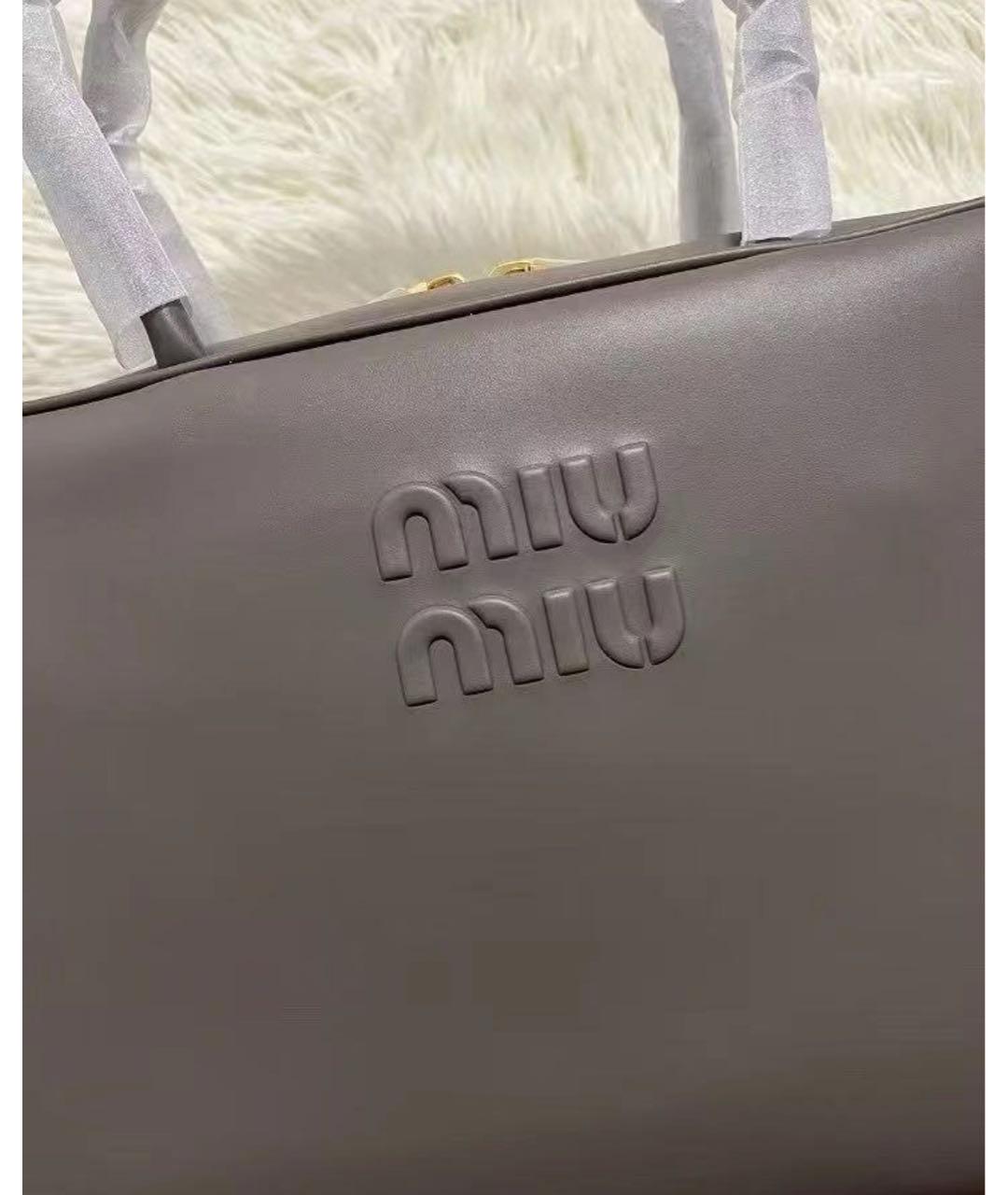 MIU MIU Серая кожаная сумка с короткими ручками, фото 6