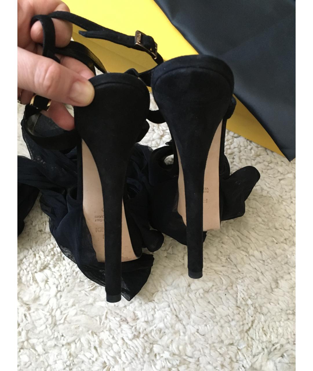 FENDI Черные замшевые босоножки, фото 3