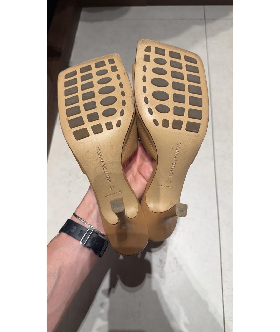 BOTTEGA VENETA Бежевые кожаные мюли, фото 5