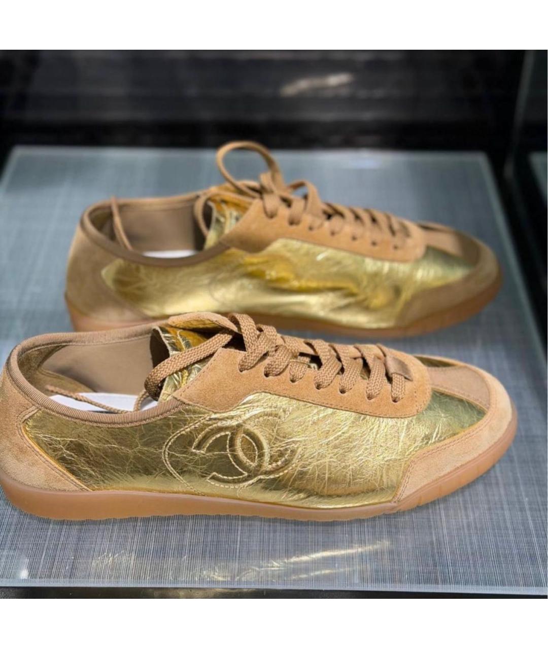 CHANEL Золотые кеды из лакированной кожи, фото 3