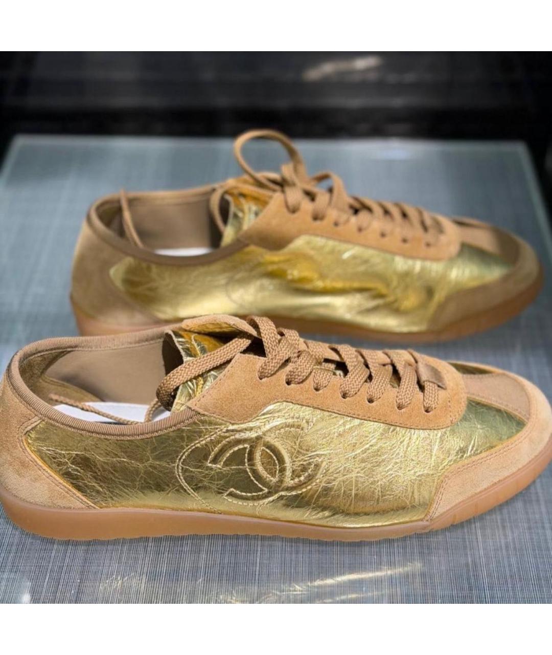 CHANEL Золотые кеды из лакированной кожи, фото 2