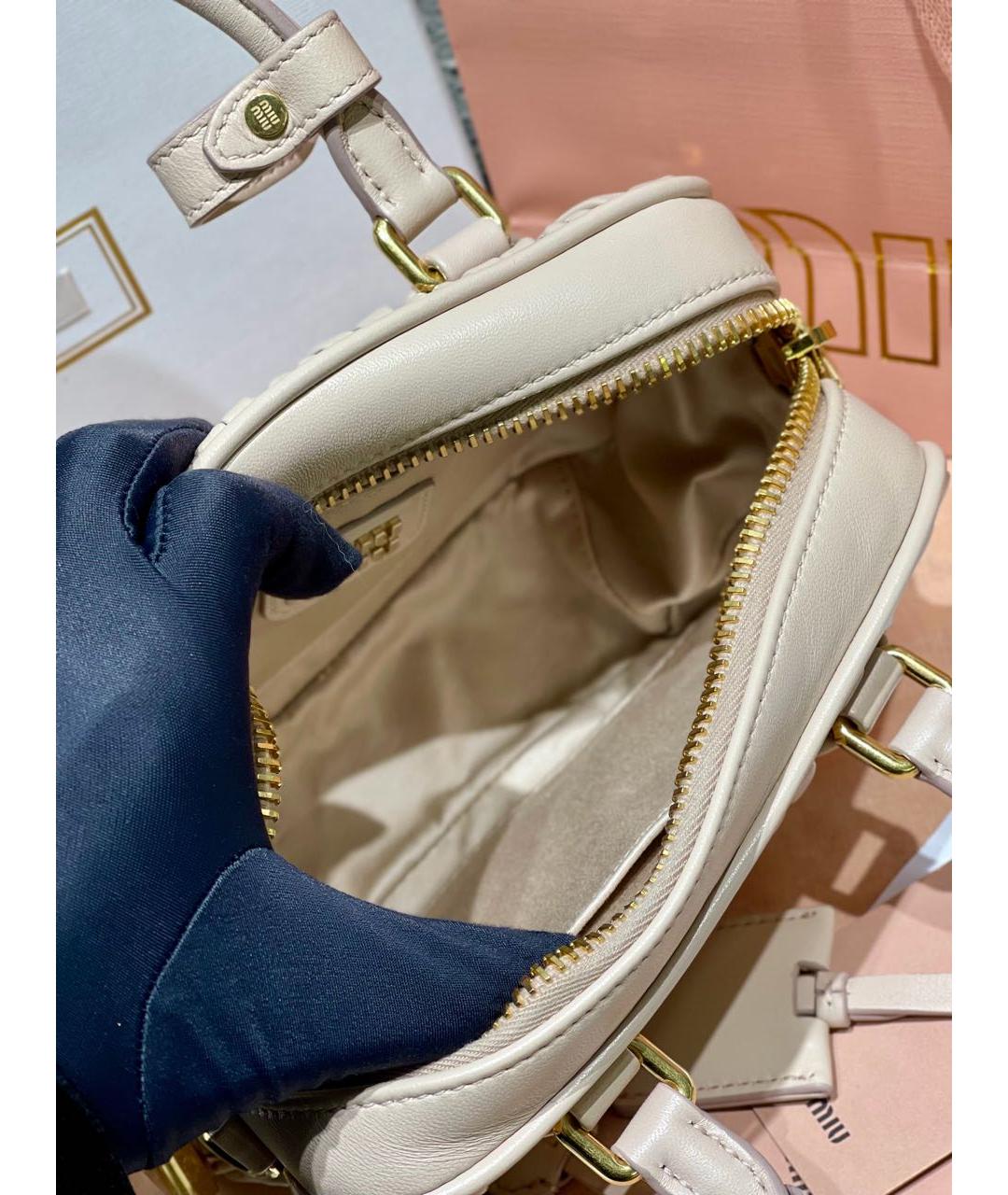 MIU MIU Бежевая кожаная сумка через плечо, фото 6