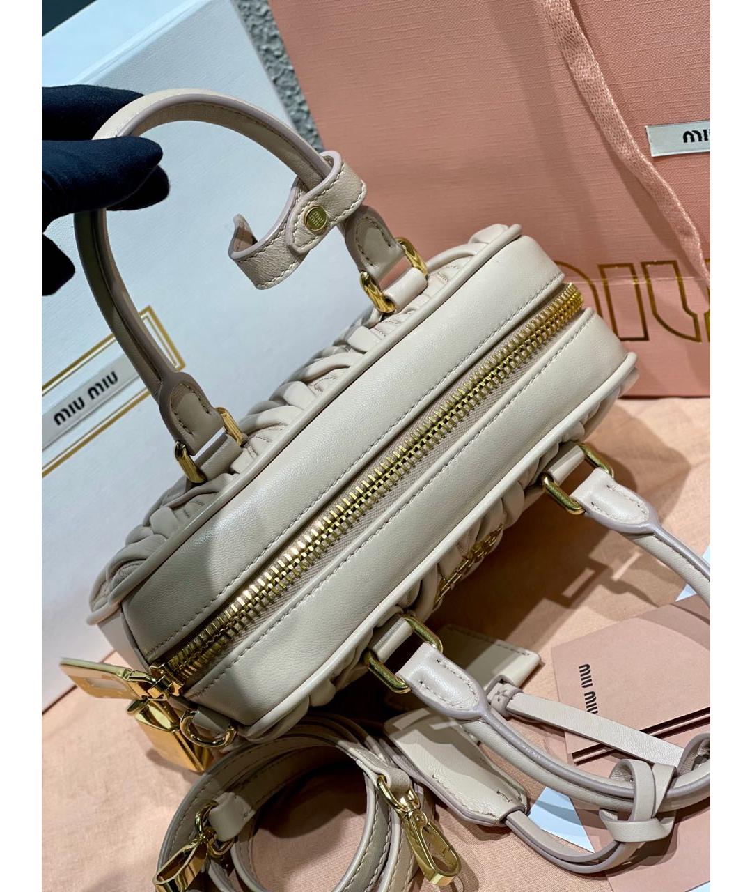 MIU MIU Бежевая кожаная сумка через плечо, фото 8