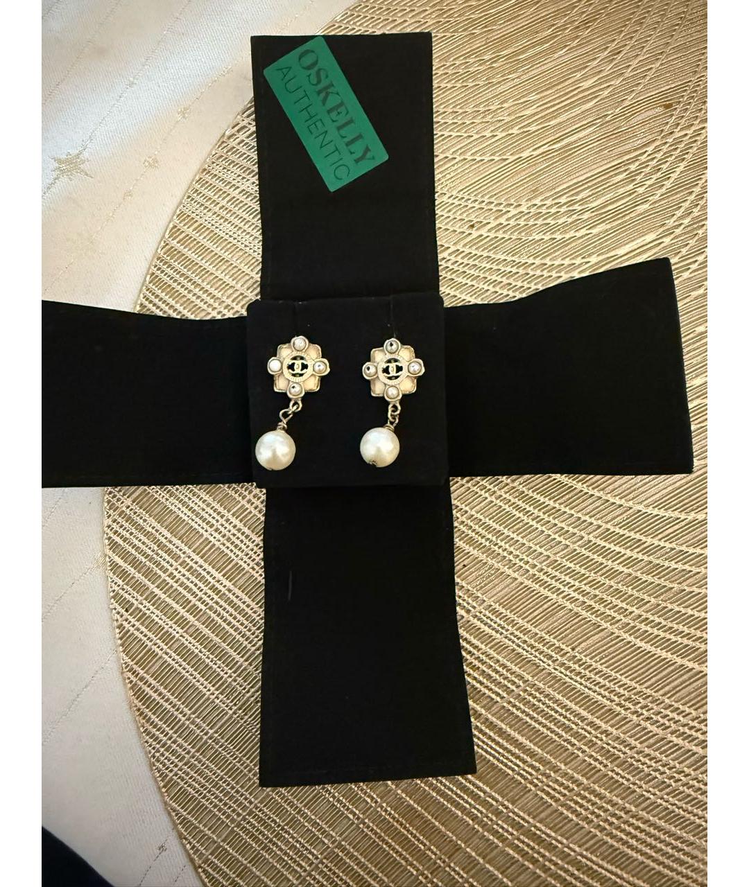 CHANEL Белые латунные серьги, фото 2