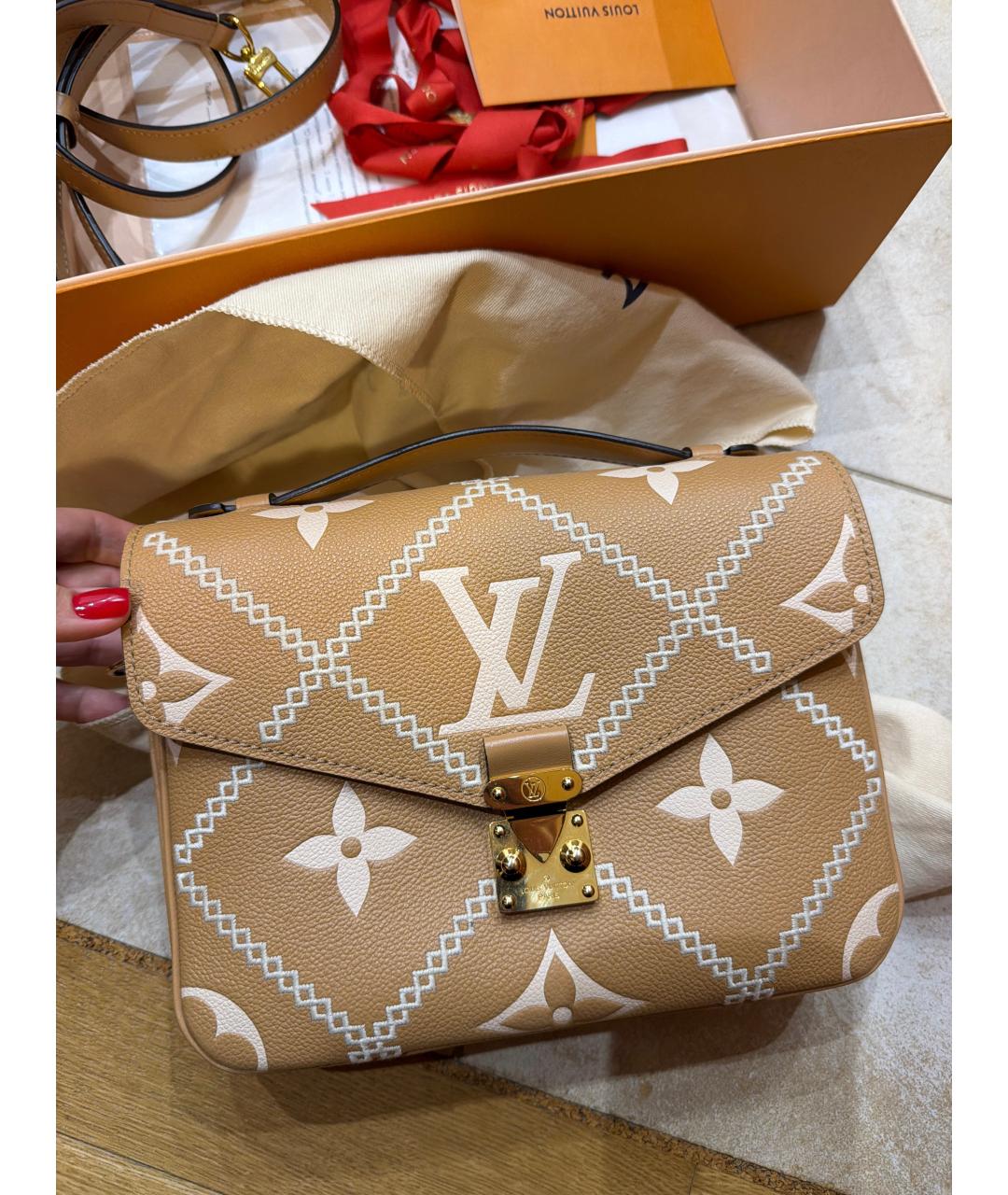 LOUIS VUITTON Бежевая кожаная сумка тоут, фото 5