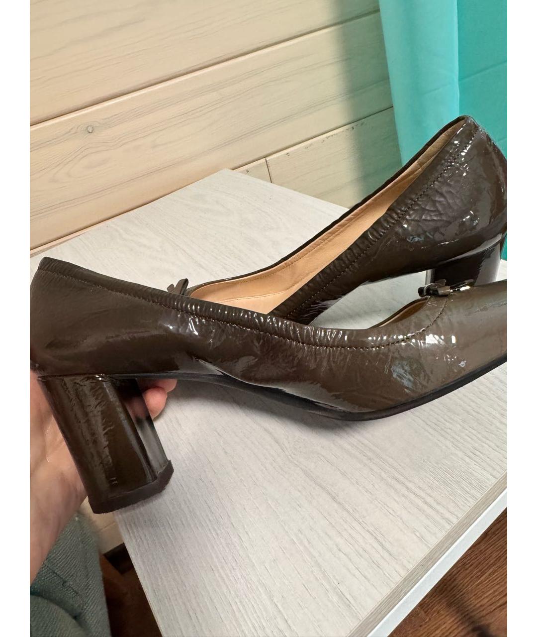 PRADA Бежевые туфли из лакированной кожи, фото 8