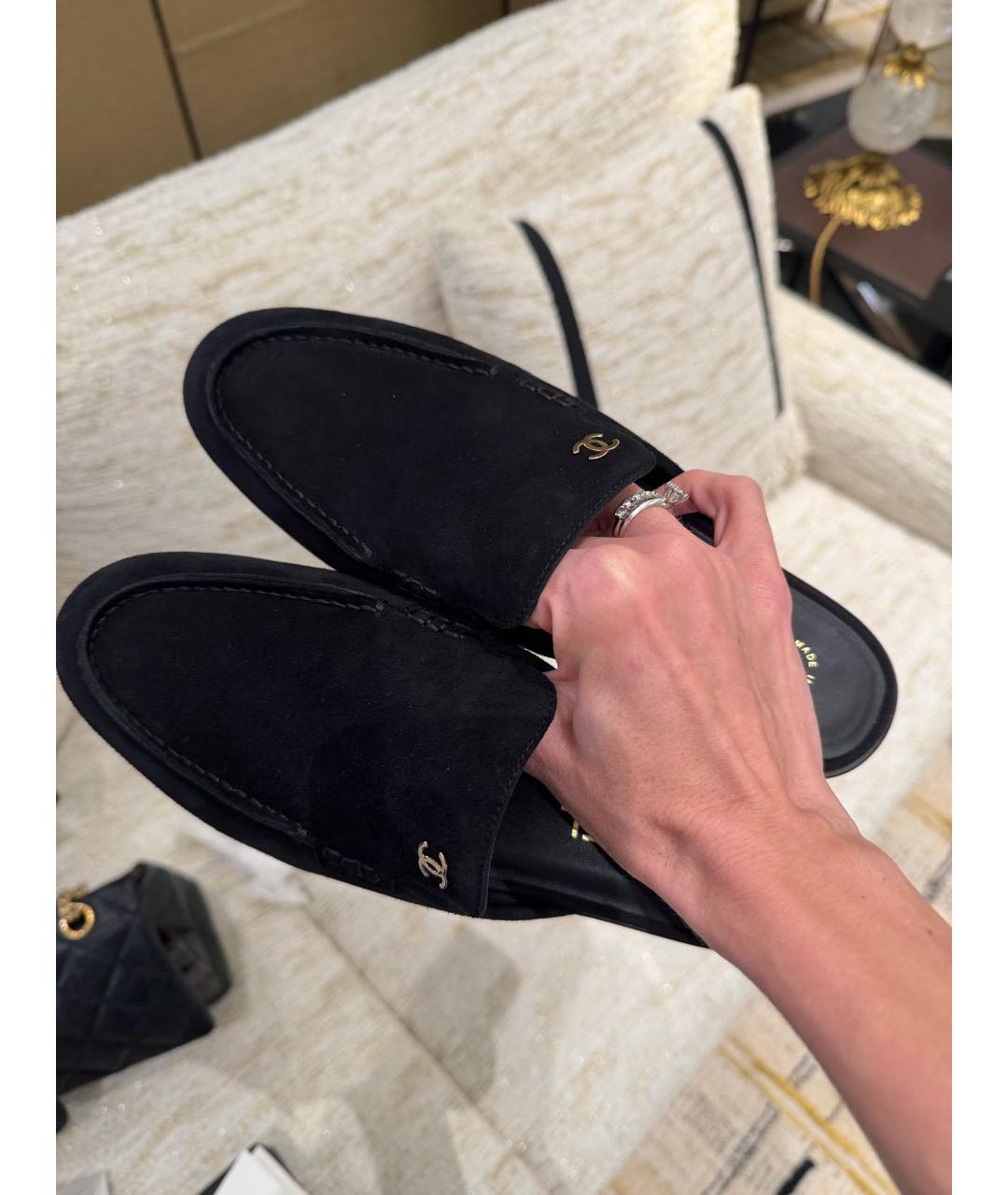 CHANEL Черные замшевые мюли, фото 4