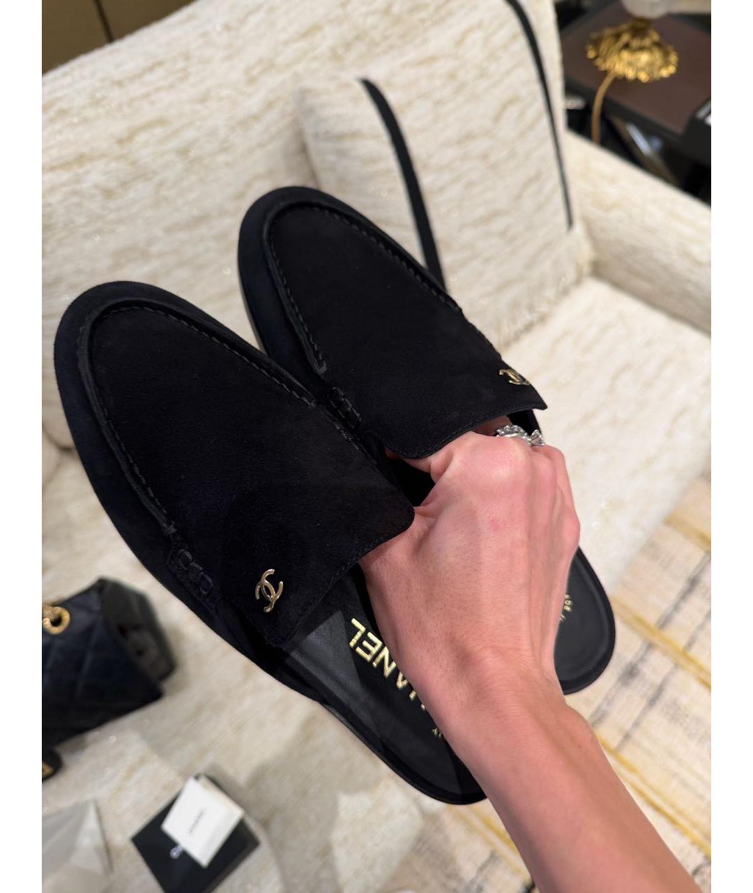 CHANEL Черные замшевые мюли, фото 3