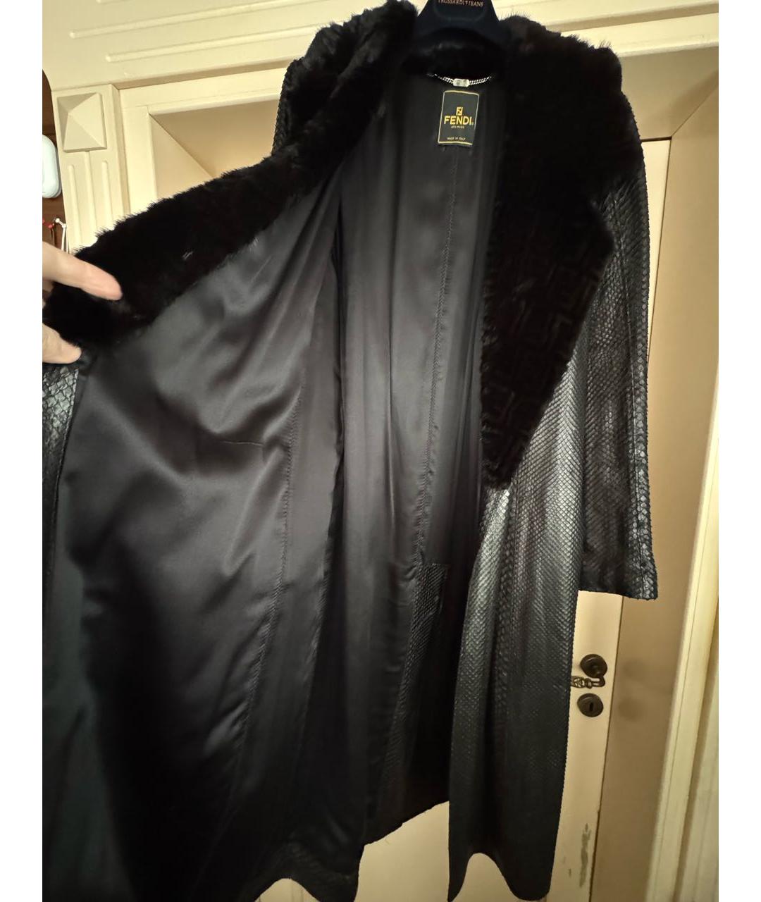 FENDI Черное пальто из экзотической кожи, фото 6