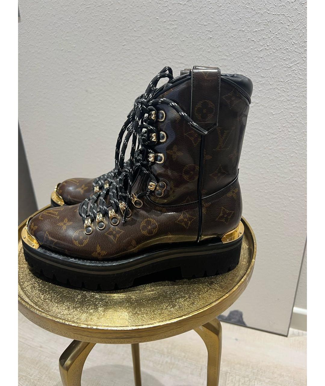 LOUIS VUITTON Коричневые ботинки из лакированной кожи, фото 7
