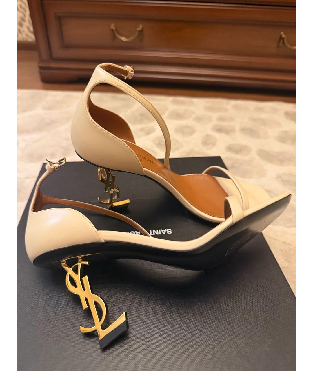 SAINT LAURENT Бежевые кожаные босоножки, фото 2