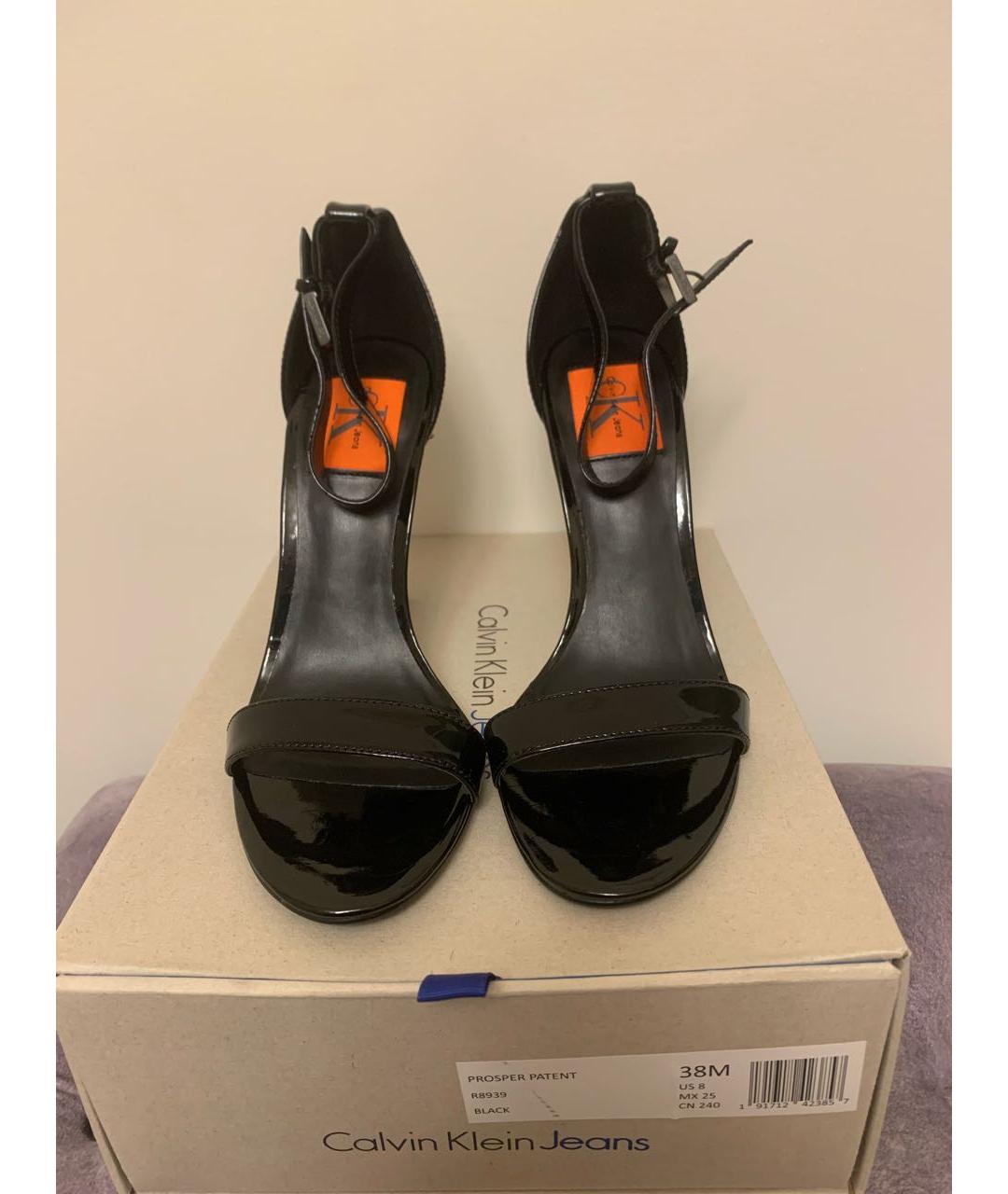 CALVIN KLEIN Черные босоножки из лакированной кожи, фото 2