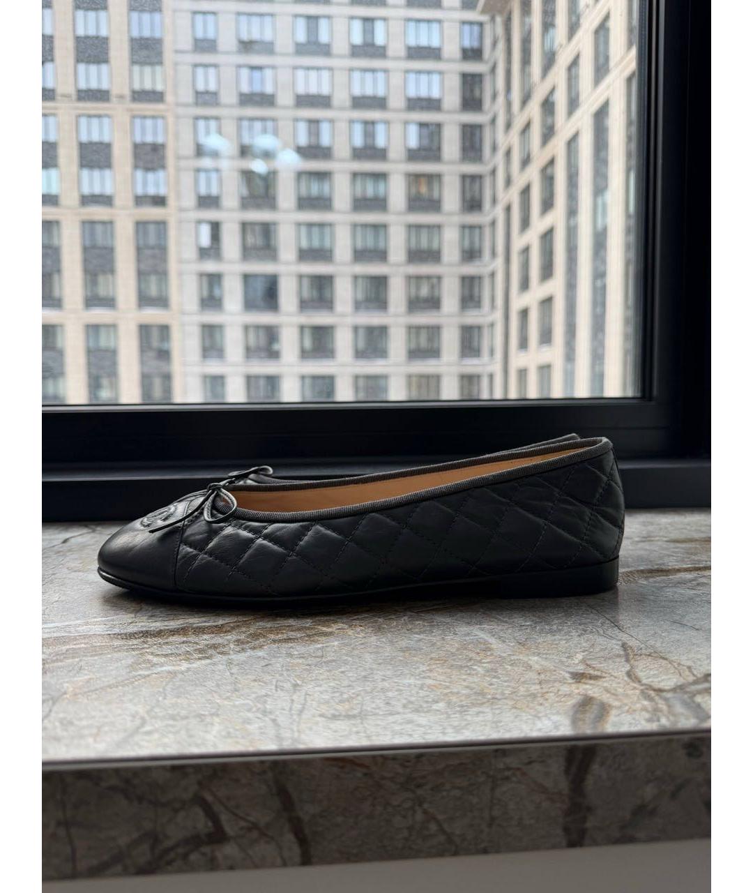 CHANEL Антрацитовые кожаные балетки, фото 6
