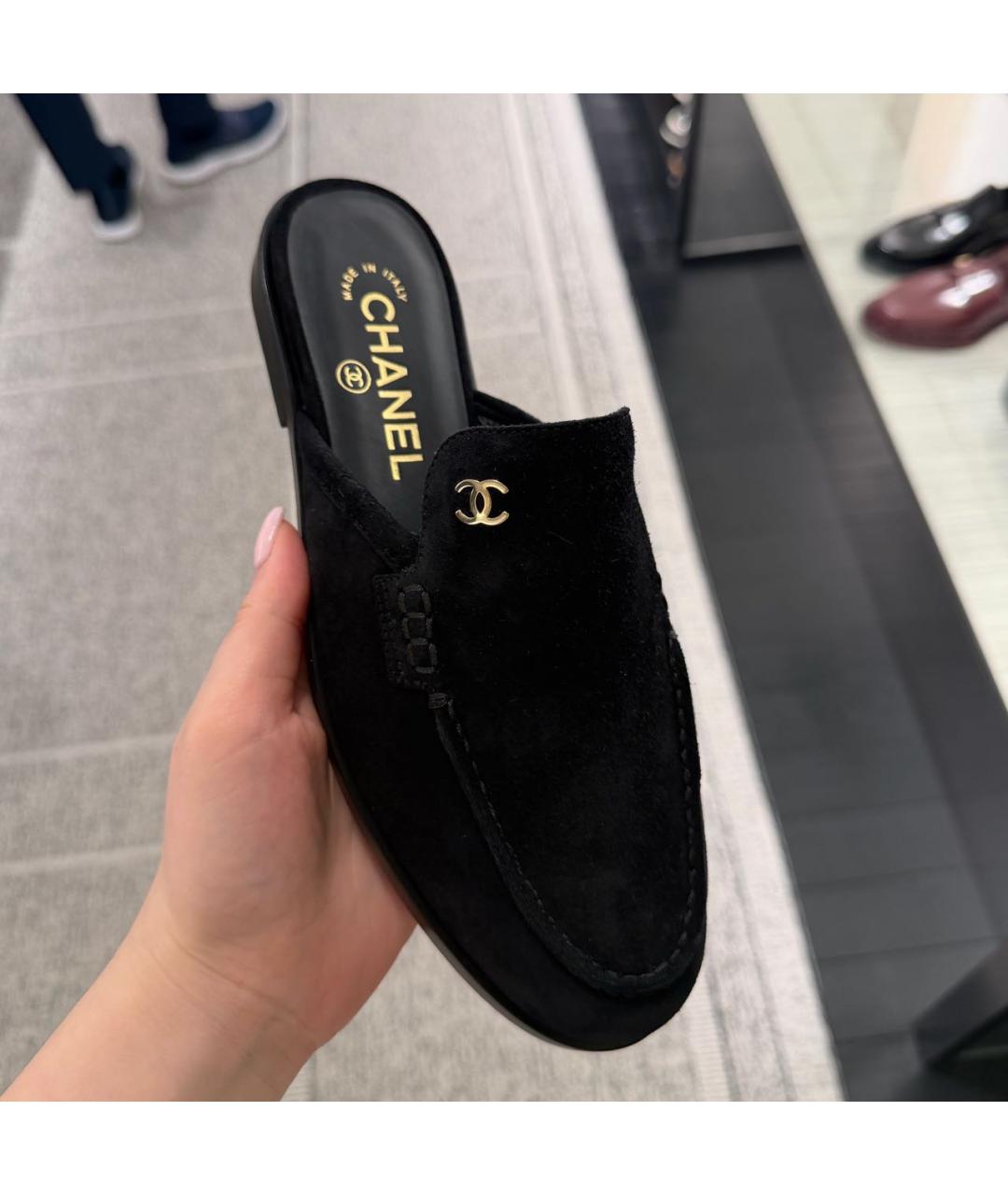 CHANEL Черные замшевые мюли, фото 4