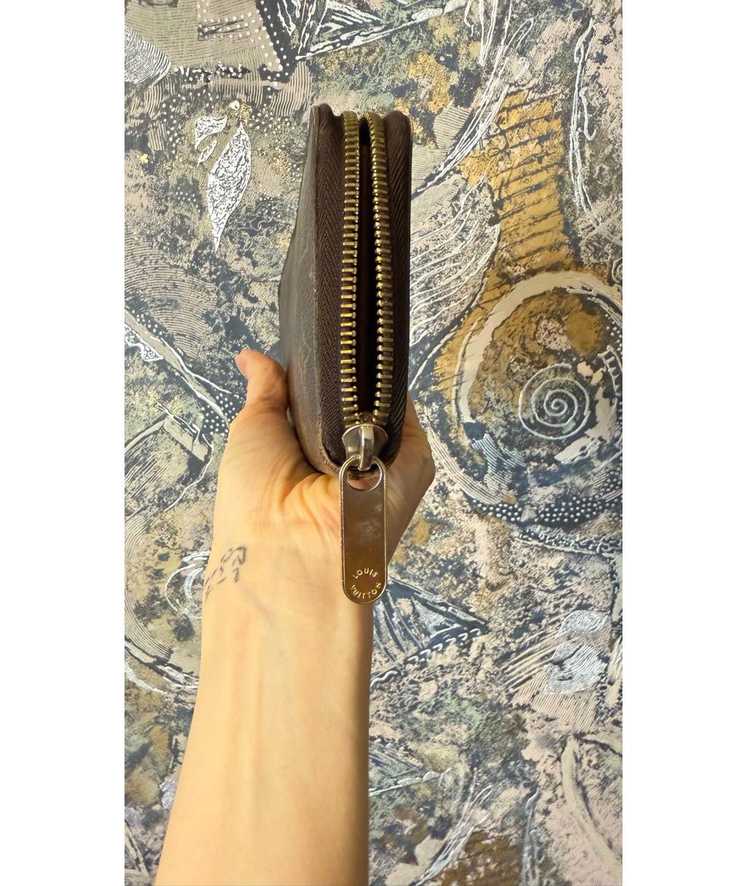 LOUIS VUITTON Коричневый кожаный кошелек, фото 3