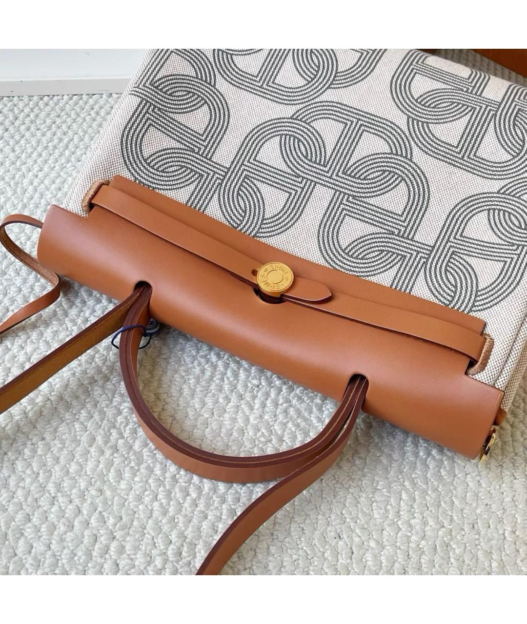 HERMES Бежевая кожаная сумка с короткими ручками, фото 3