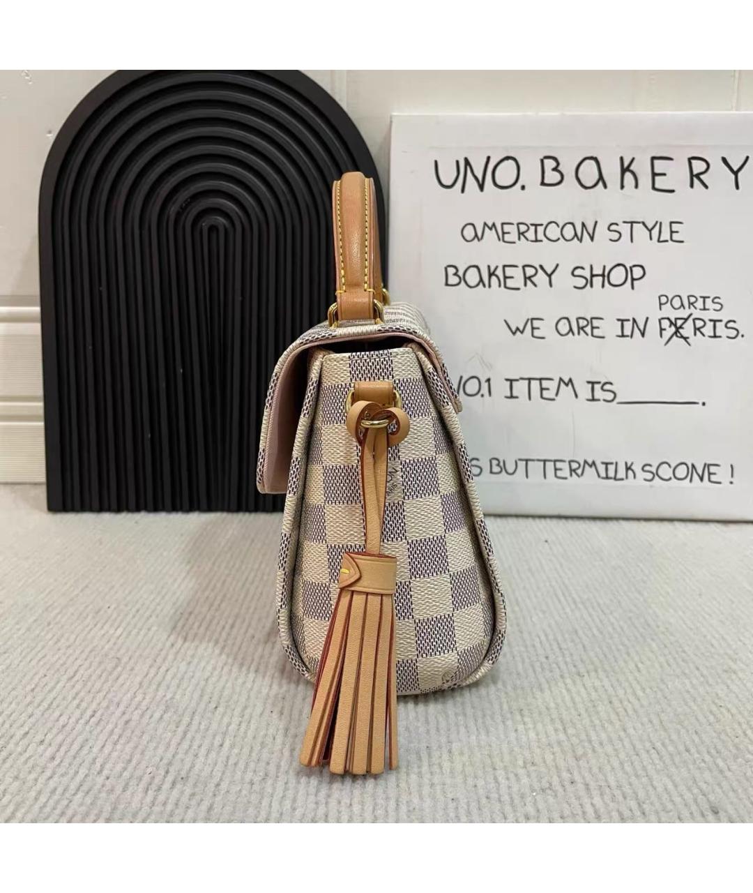 LOUIS VUITTON Бежевая кожаная сумка с короткими ручками, фото 5