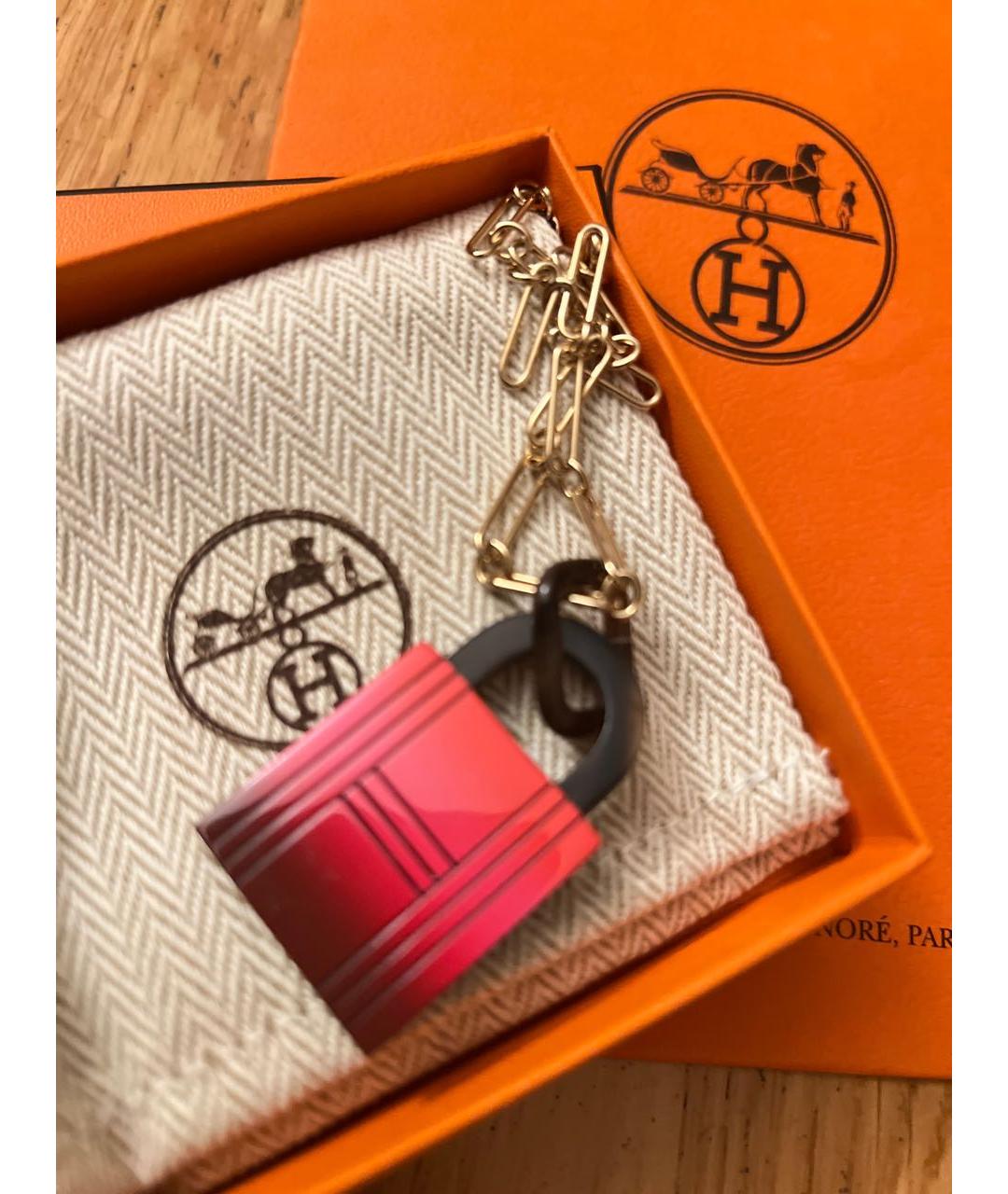 HERMES Мульти пластиковая подвеска, фото 2