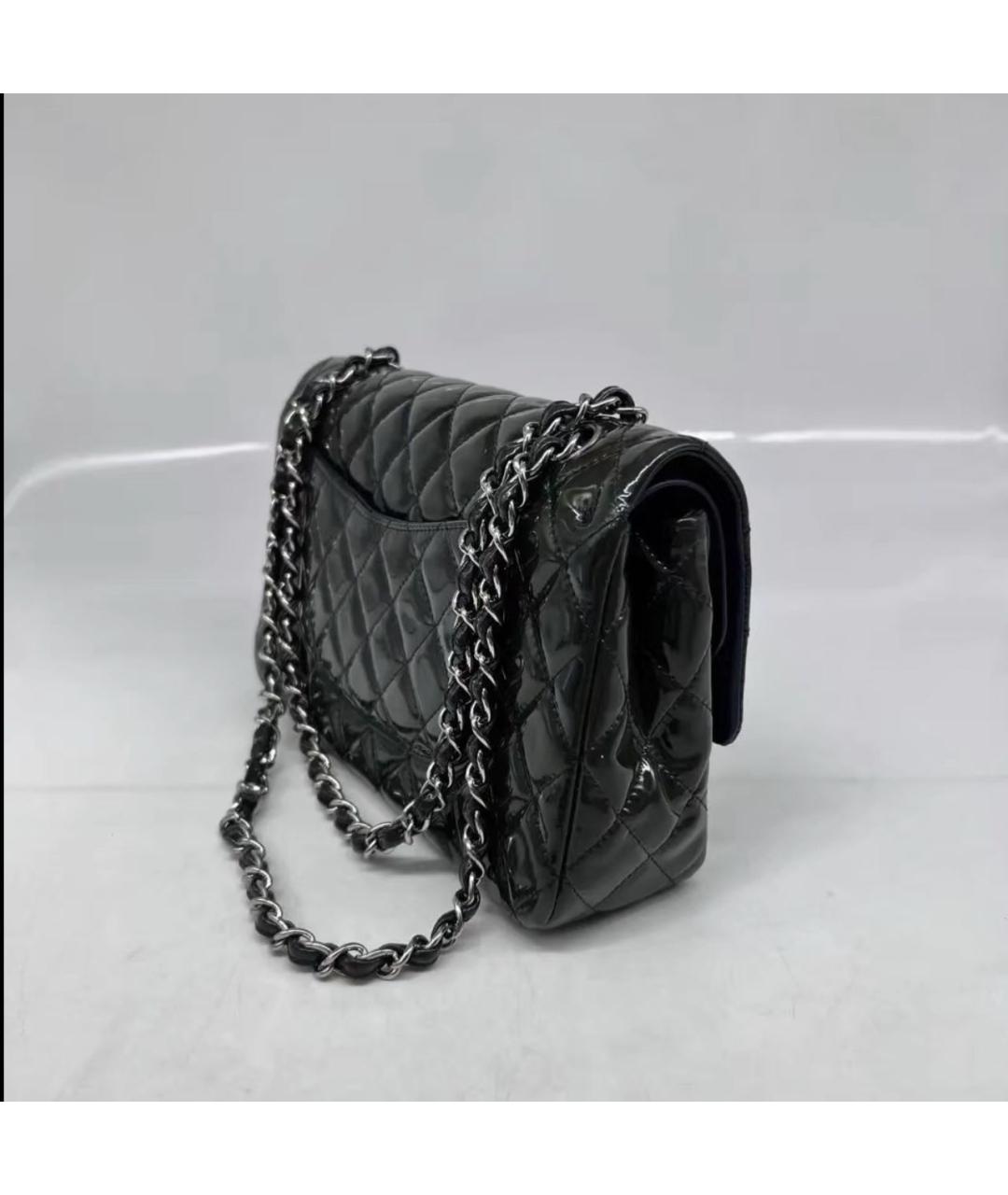 CHANEL Черная сумка через плечо из лакированной кожи, фото 4