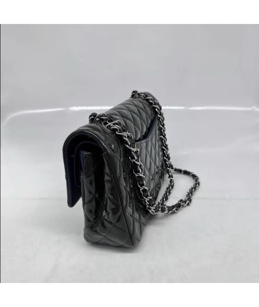 CHANEL Черная сумка через плечо из лакированной кожи, фото 5