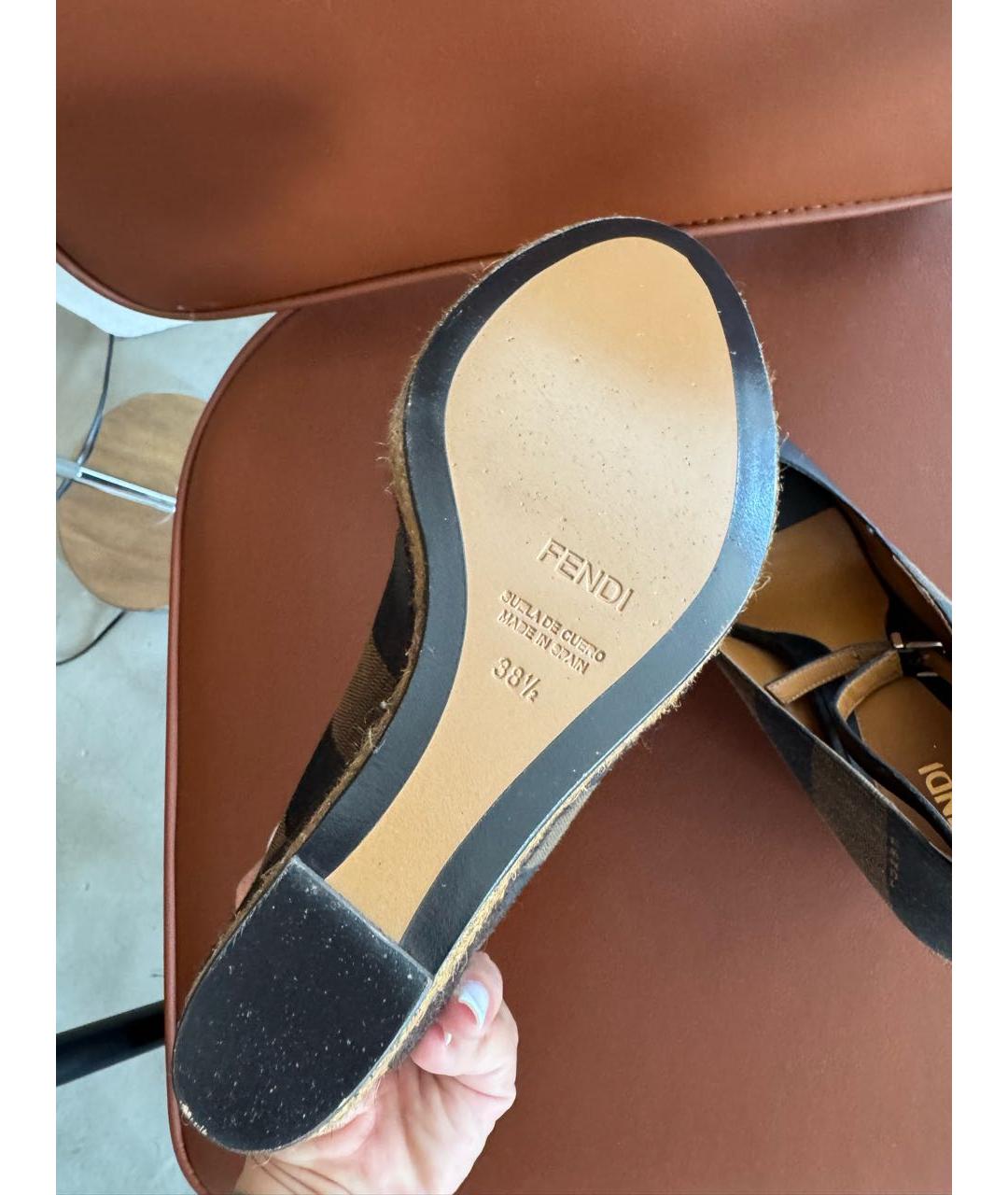 FENDI Черные босоножки, фото 3