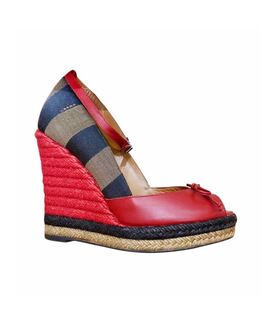 

Босоножки FENDI
