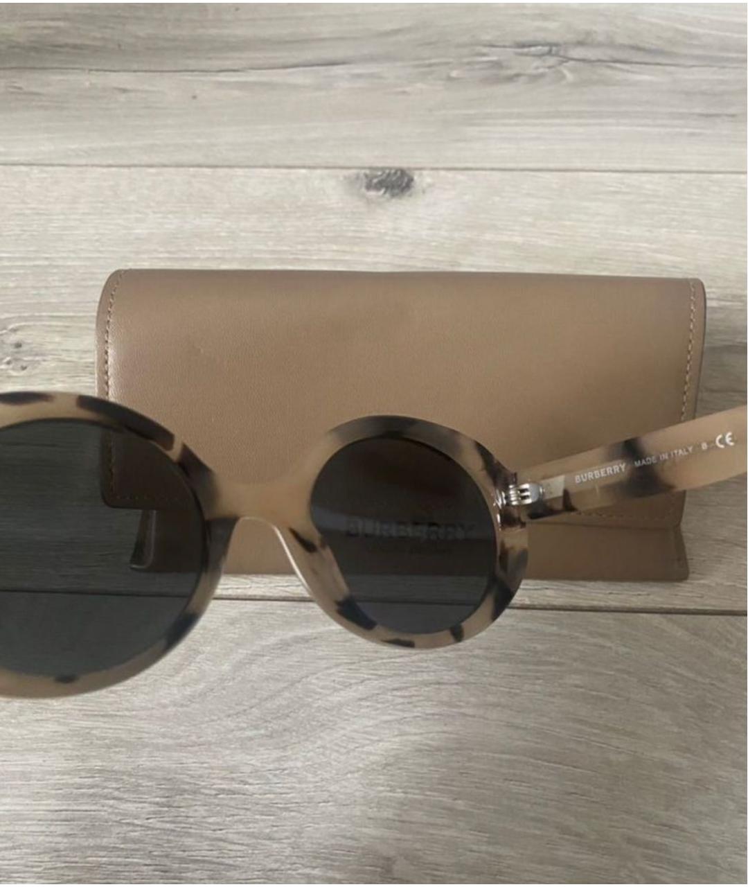BURBERRY Бежевые пластиковые солнцезащитные очки, фото 3