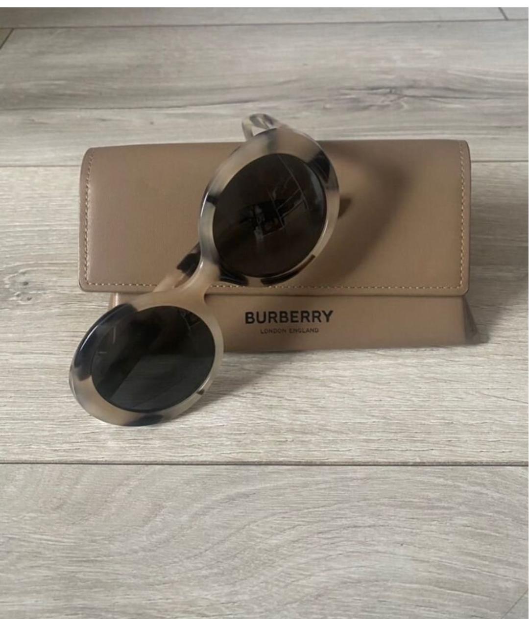 BURBERRY Бежевые пластиковые солнцезащитные очки, фото 4