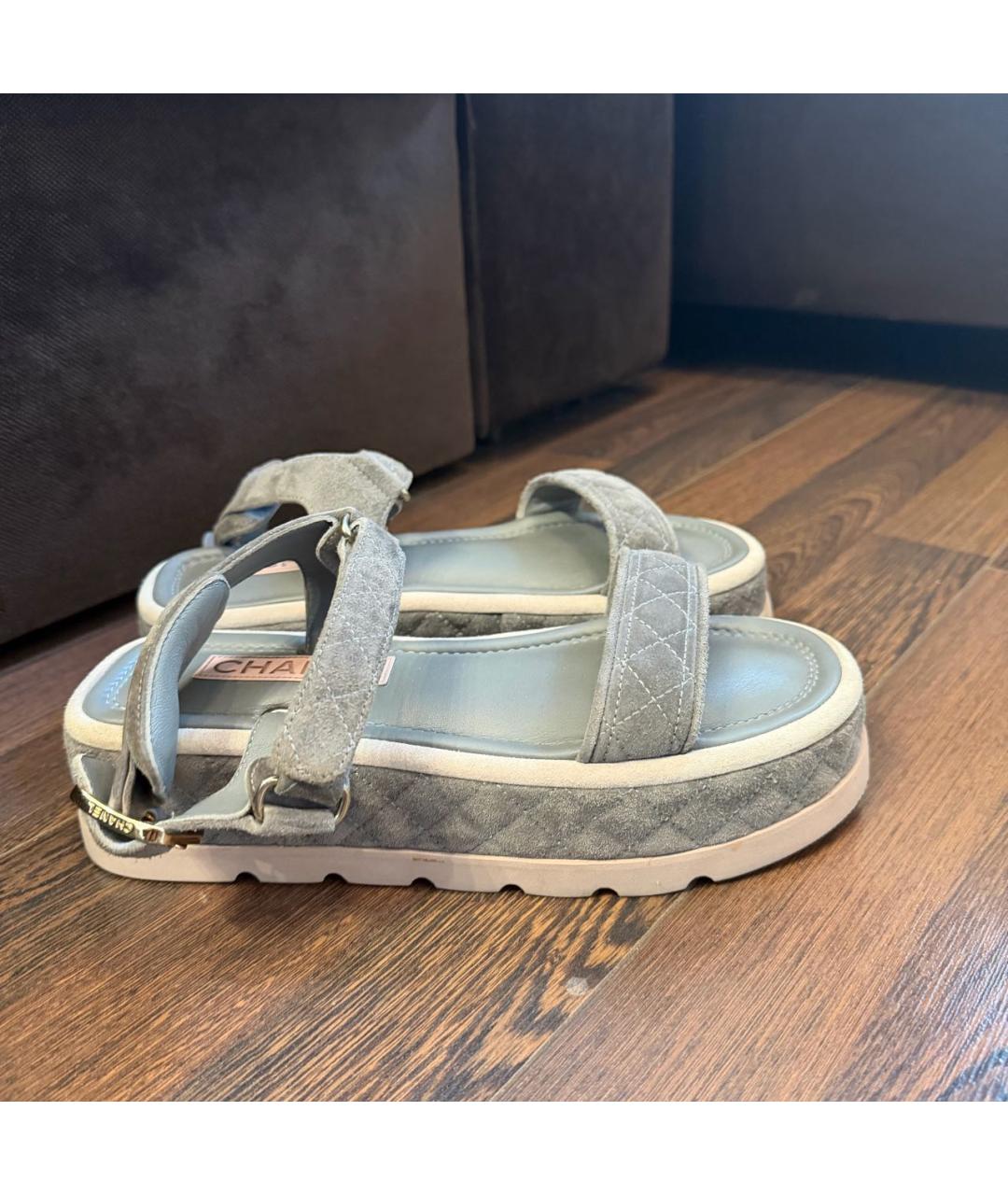 CHANEL Серые замшевые сандалии, фото 7