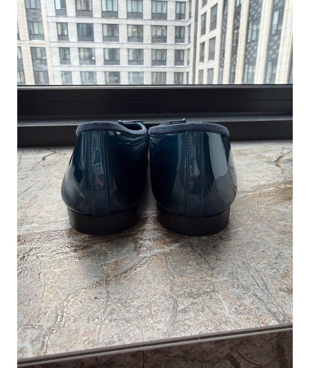 CHANEL Темно-синие балетки из лакированной кожи, фото 4