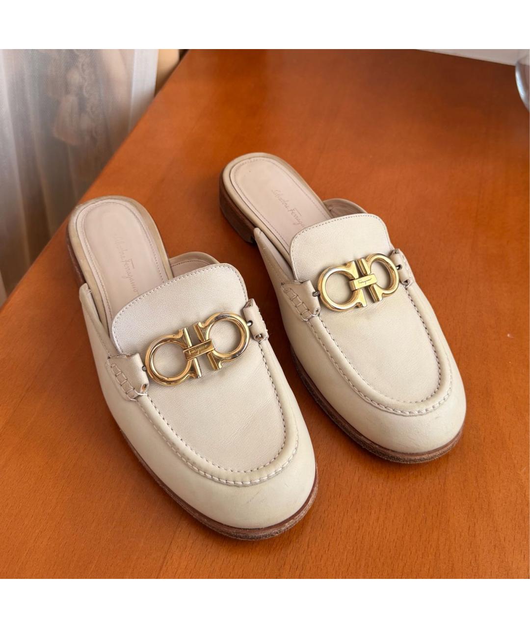 FERRAGAMO Бежевые кожаные мюли, фото 6