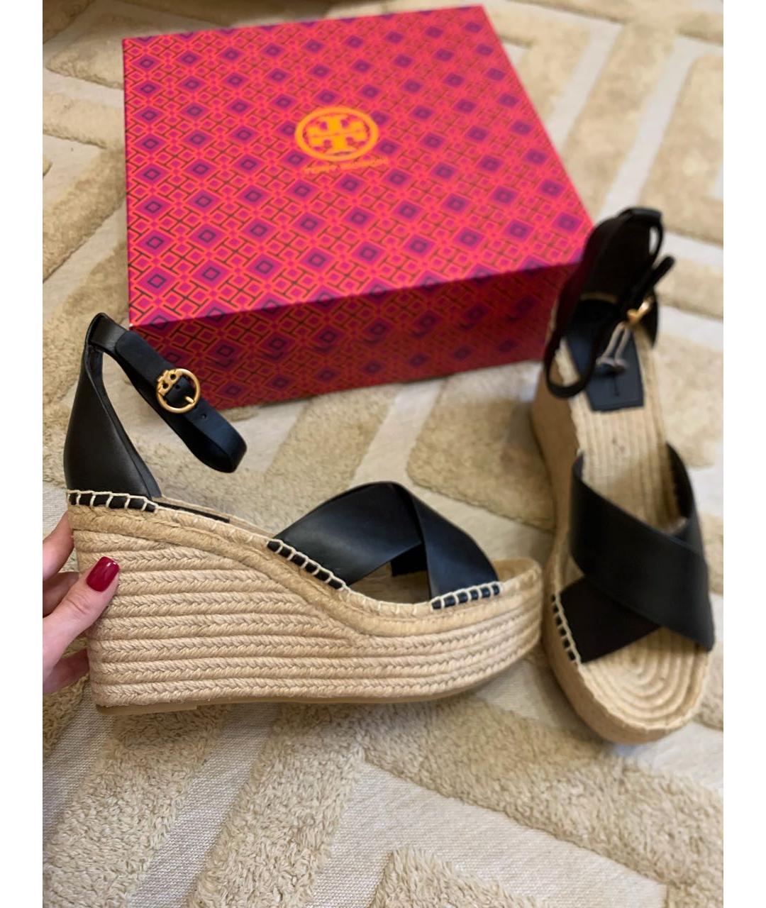 TORY BURCH Черные кожаные босоножки, фото 2