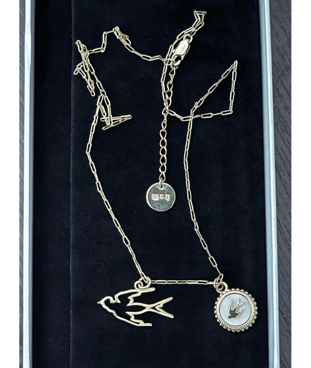 MCQ ALEXANDER MCQUEEN Золотая латунная подвеска, фото 3