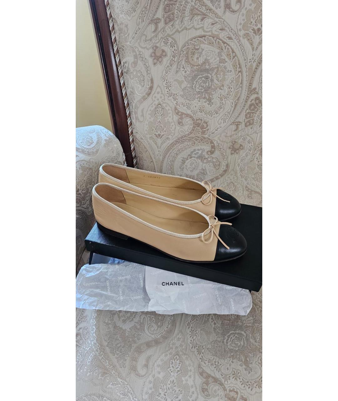 CHANEL Бежевые кожаные балетки, фото 2