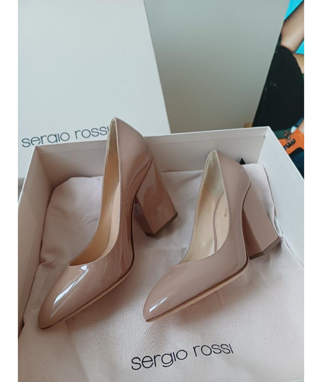 SERGIO ROSSI Бежевые туфли из лакированной кожи, фото 5