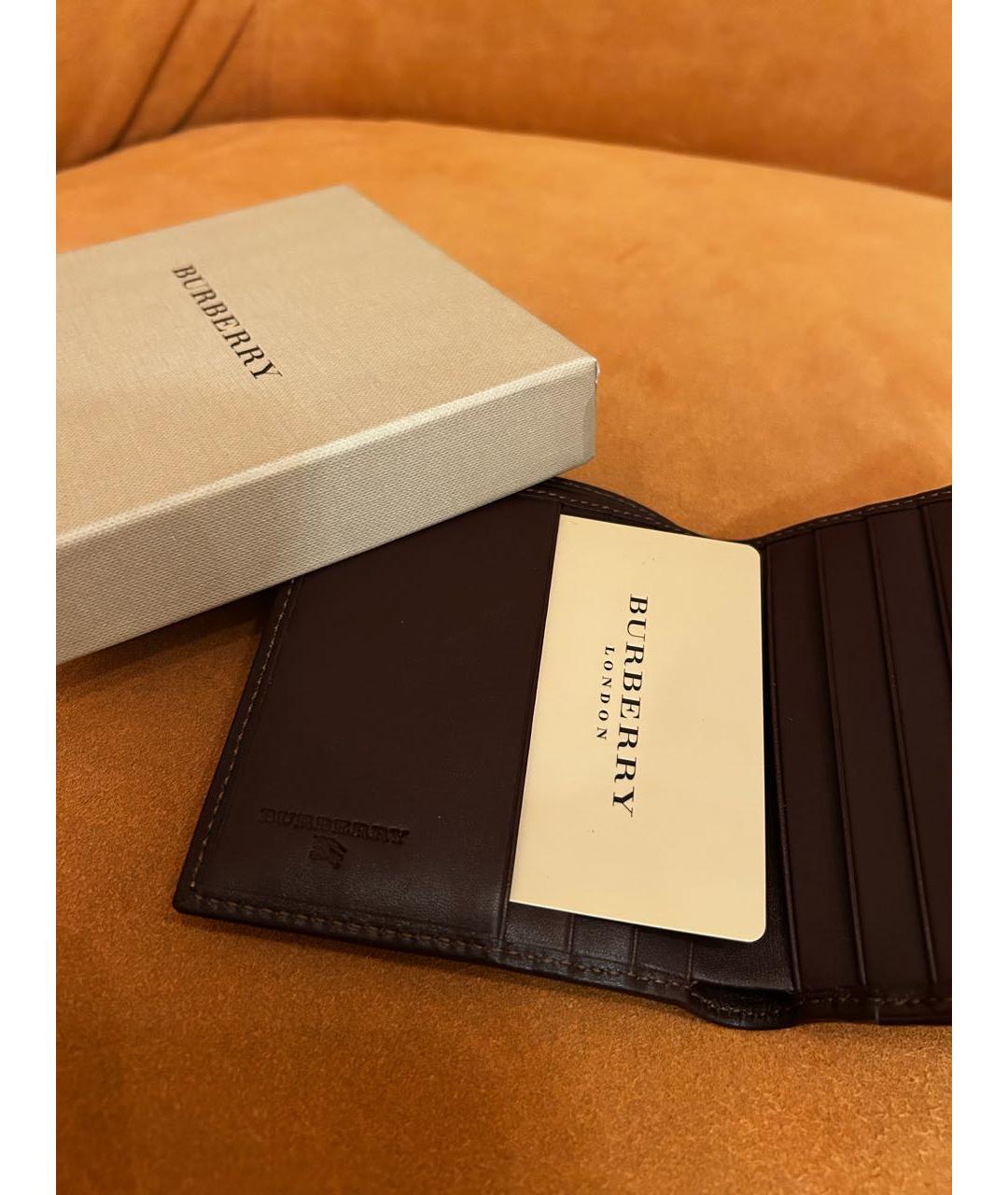 BURBERRY Коричневый кожаный кошелек, фото 6