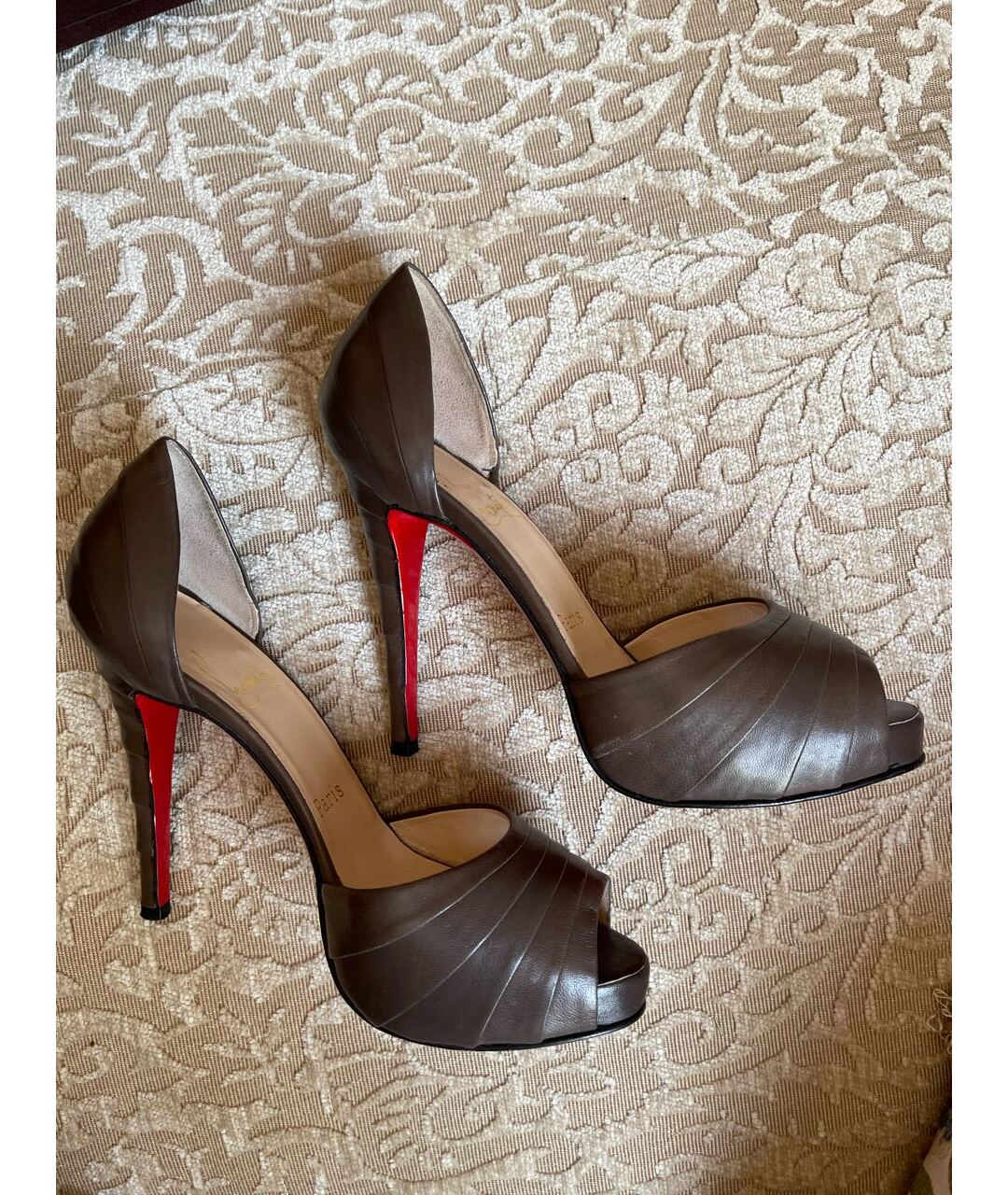 CHRISTIAN LOUBOUTIN Бежевые кожаные туфли, фото 6