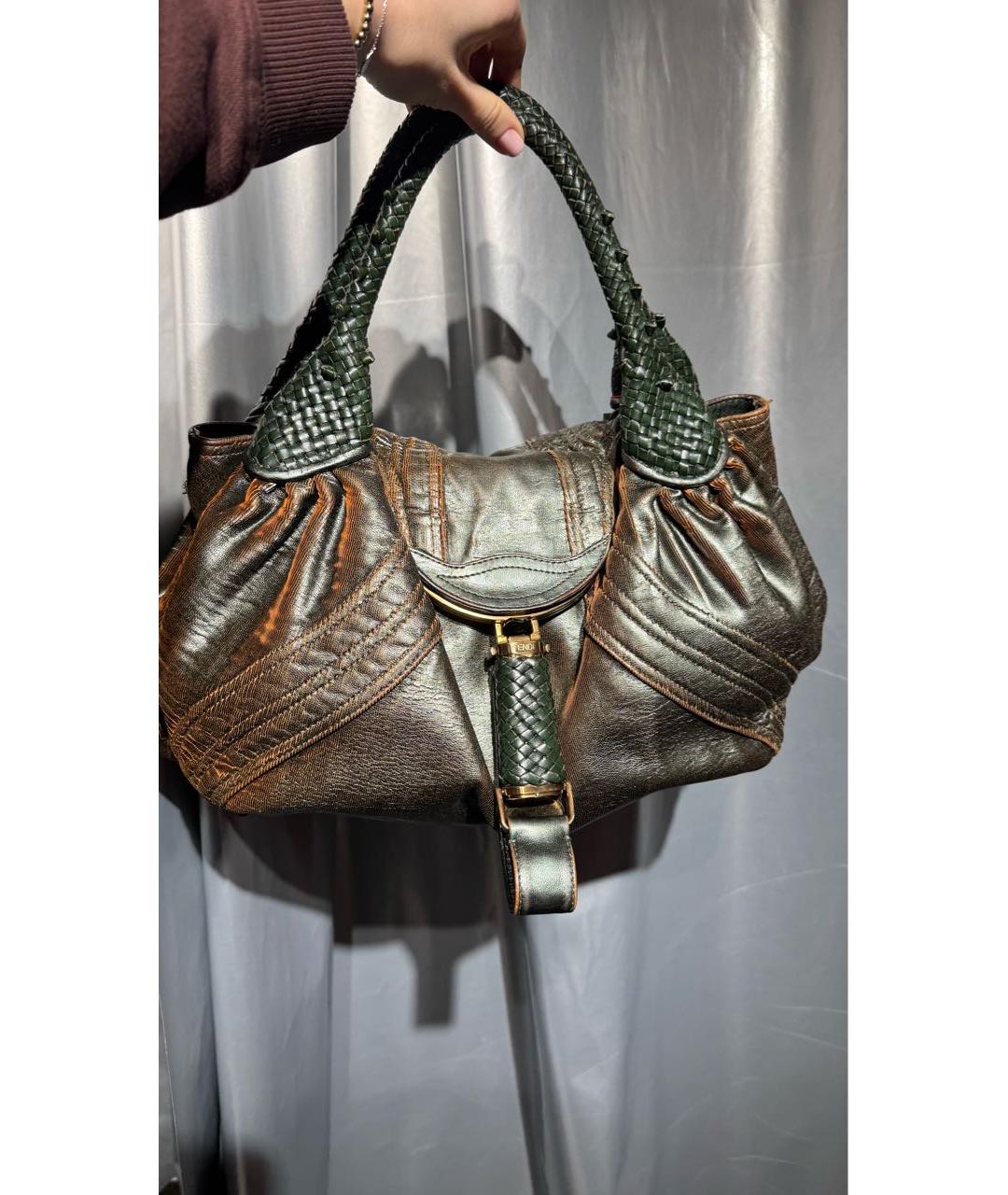 FENDI Коричневая кожаная сумка с короткими ручками, фото 2