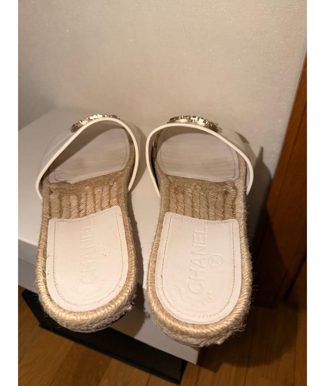 CHANEL Белые кожаные шлепанцы, фото 4