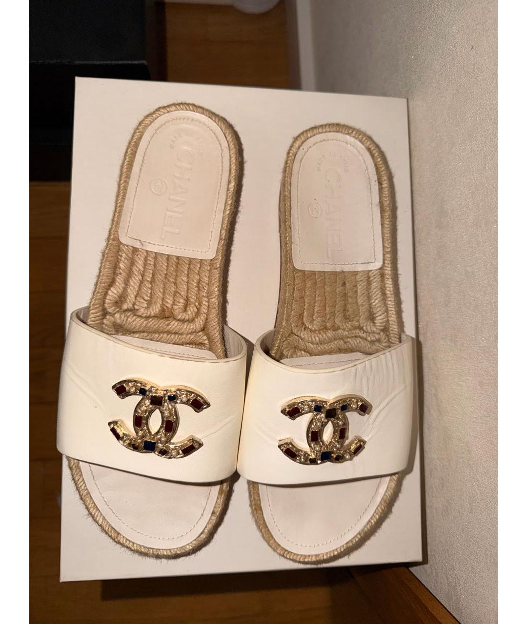 CHANEL Белые кожаные шлепанцы, фото 3