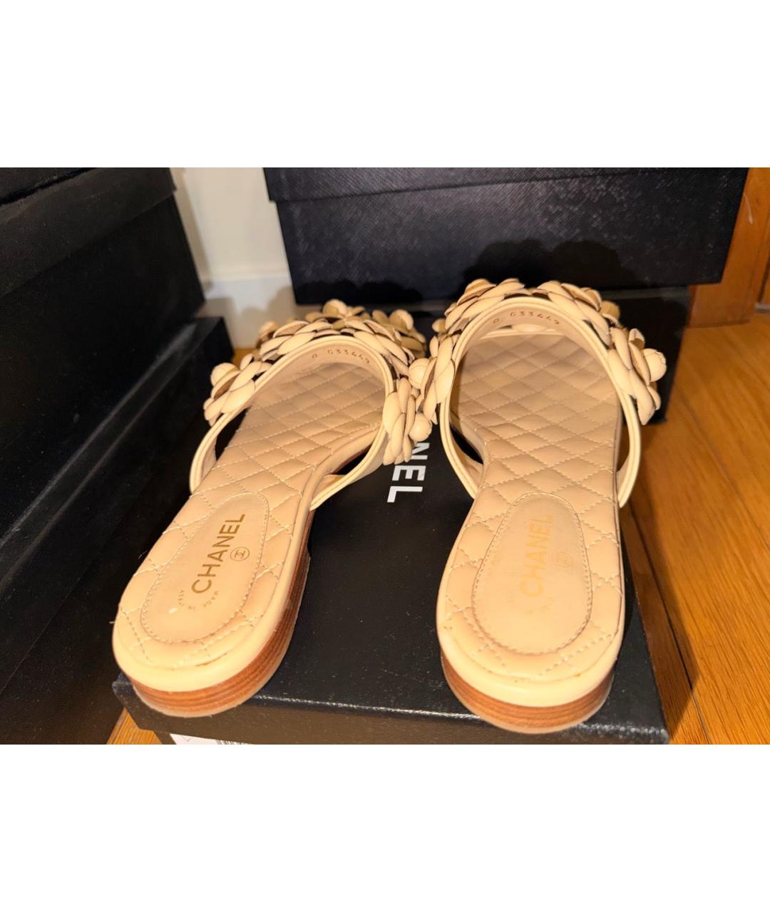 CHANEL Бежевые кожаные шлепанцы, фото 4