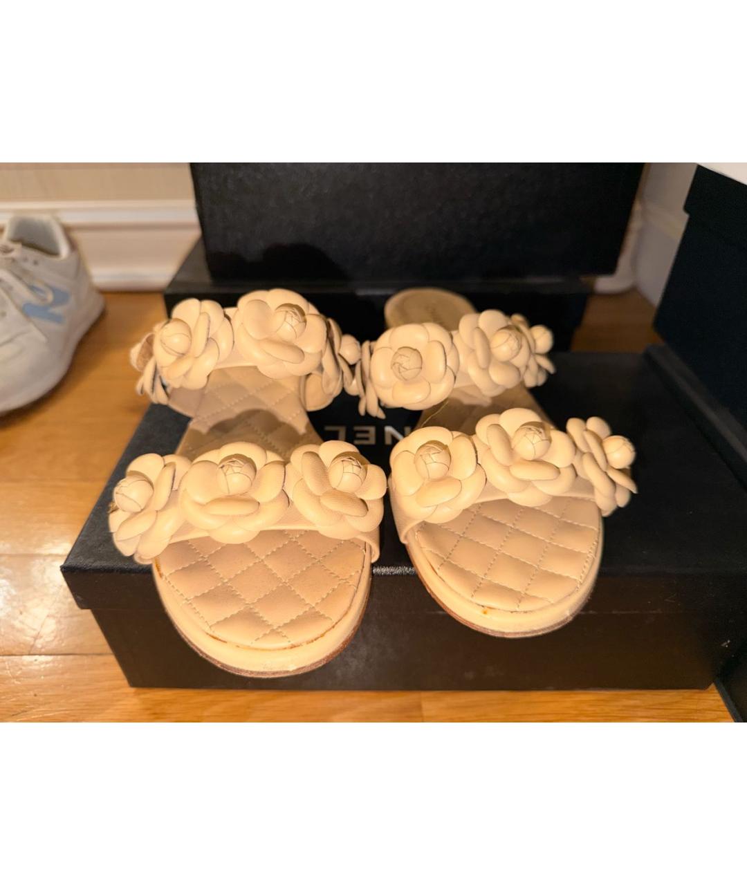 CHANEL Бежевые кожаные шлепанцы, фото 2